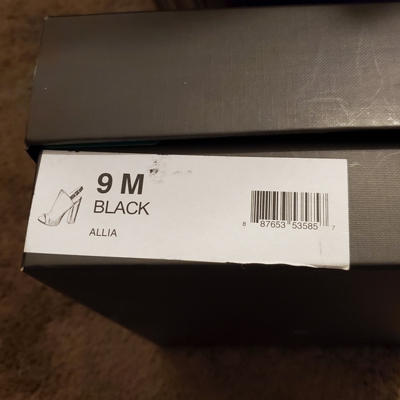 Shoes - Picture 3 of 14